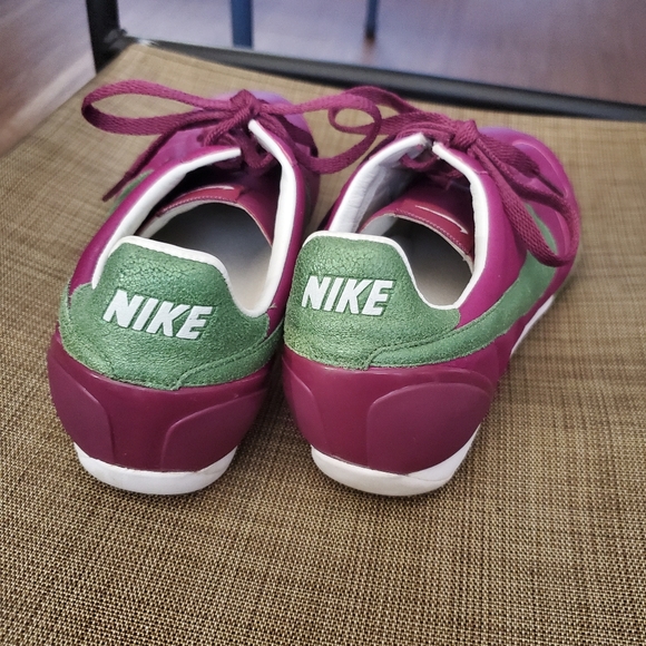 Women Nike Sneakers - Picture 3 of 7